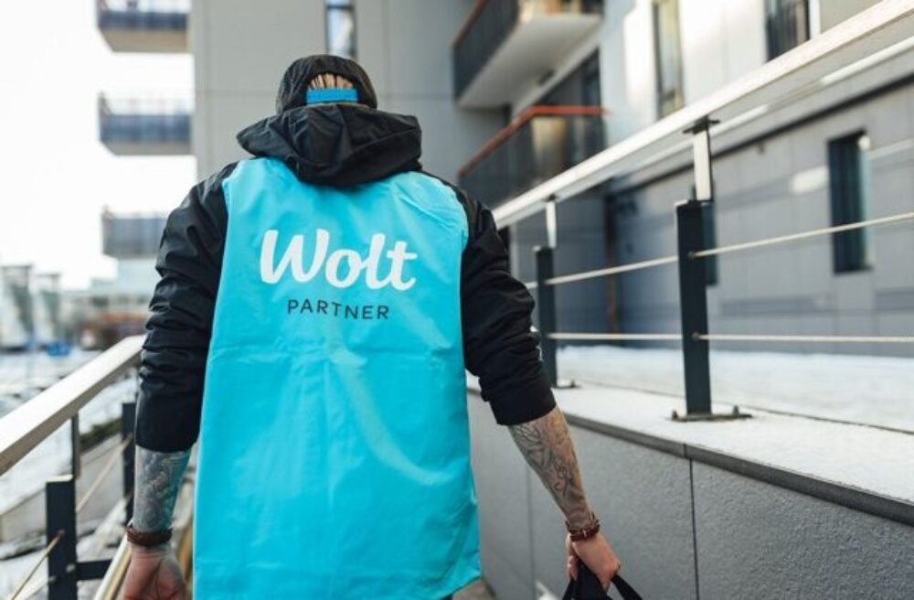 Wolt ocenil najúspešnejšie podniky 2025, prvýkrát zažiarili aj maloobchodní partneri