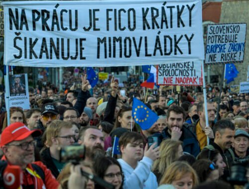Parlament schválil kontroverzný zákon o mimovládnych organizáciách, nazývaný aj ako ruský zákon