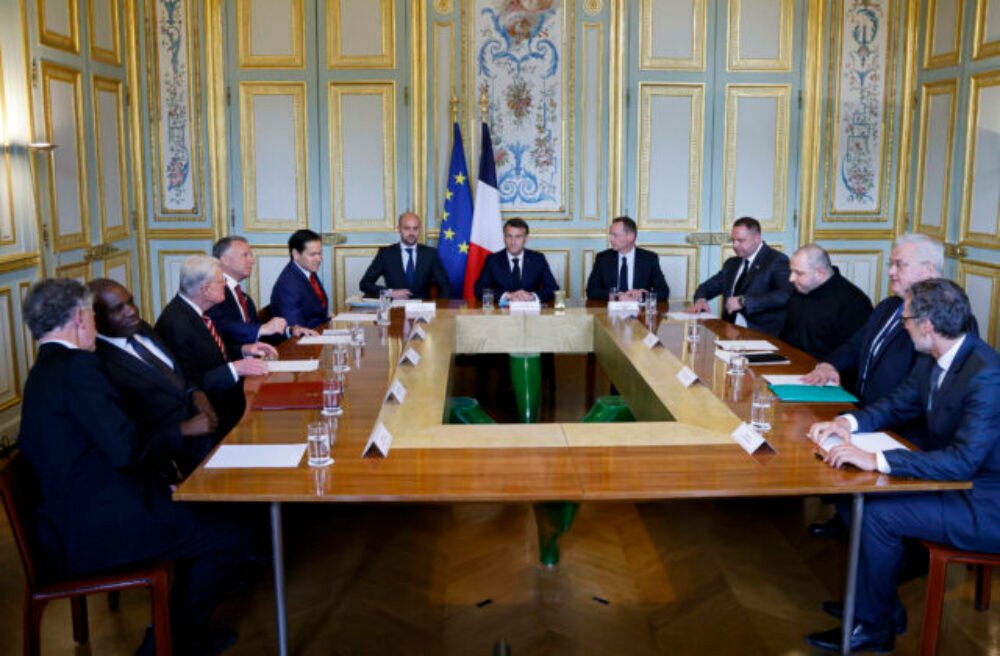 Rokovania v Paríži o vojne na Ukrajine spustili „pozitívny proces“, predstavený bol aj americký mierový plán
