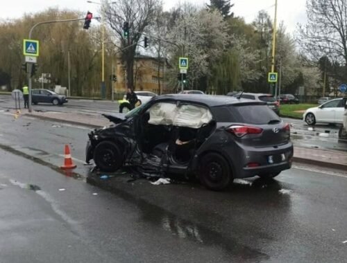 Auto sa zrazilo s nákladiakom, 64-ročný vodič nehodu neprežil – FOTO