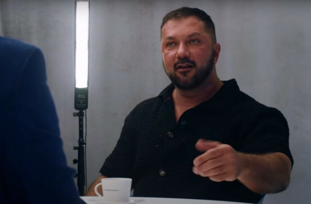 Vyhlásenia k politickej situácii už v divadle GUnaGU nečítajú, tvrdí herec Viktor Horján – VIDEO