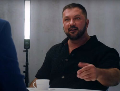 Vyhlásenia k politickej situácii už v divadle GUnaGU nečítajú, tvrdí herec Viktor Horján – VIDEO