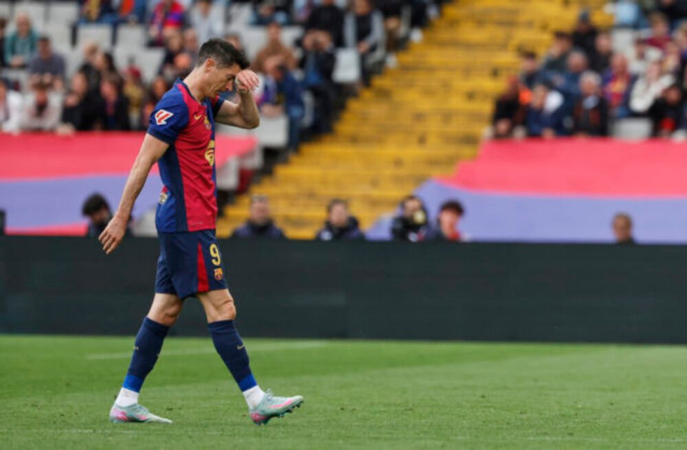 Lewandovski vynechá El Clásico aj semifinále Ligy majstrov, jeho absencia môže narušiť šance Barcelony na trofeje