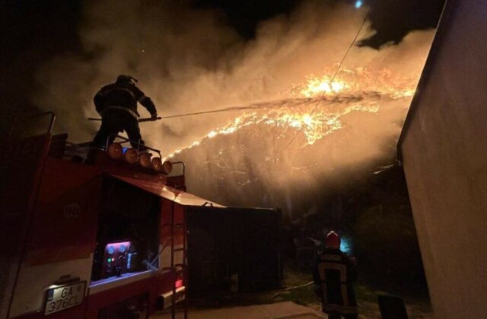 Pre dymenie zo skládky odpadu v Čiernej Vode platí v okrese Galanta mimoriadna situácia – FOTO