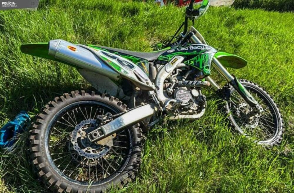 Pri Kečove havaroval motocyklista, zasahovať musel aj vrtuľník