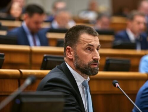 Viskupič z liberálov kandiduje za starostu v Šúrovciach, funkciu by vykonával za minimálnu mzdu