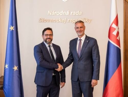 Raši prijal zástupcu Európskej komisie na Slovensku, členstvo v Únii označil za nespochybniteľné – FOTO