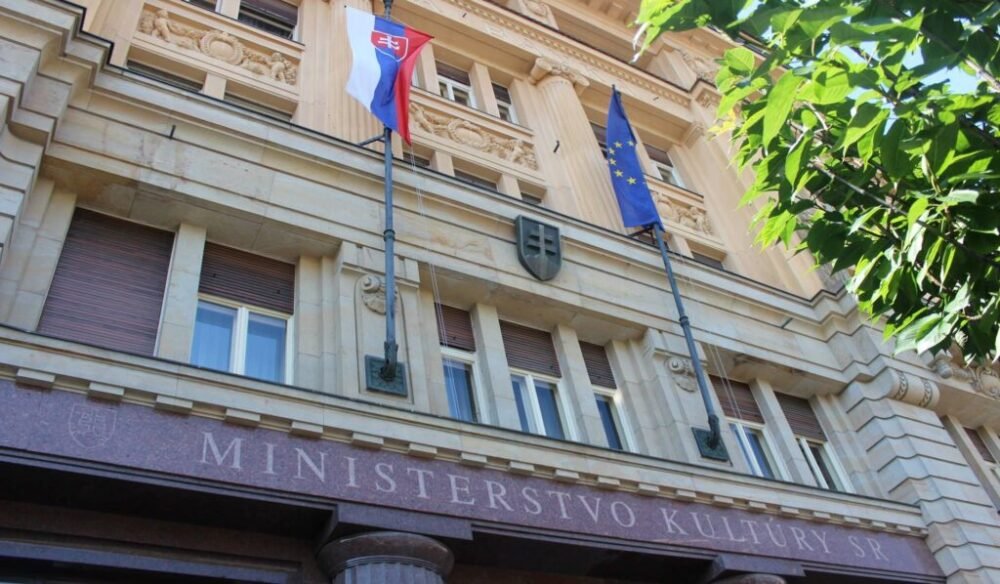 Ministerstvo kultúry zdôrazňuje, že Fond na podporu umenia funguje a rovnako tak podpora tradičnej kultúry