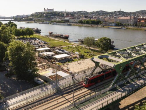 Pláž Tyršák v Bratislave otvorila letnú sezónu, po povodniach prešla rozsiahlou obnovou – FOTO