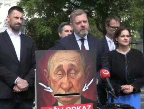 Fico robí tajtrlíka ruskej propagande, SaS vyzbierala vyše tisíc odkazov Putinovi – VIDEO