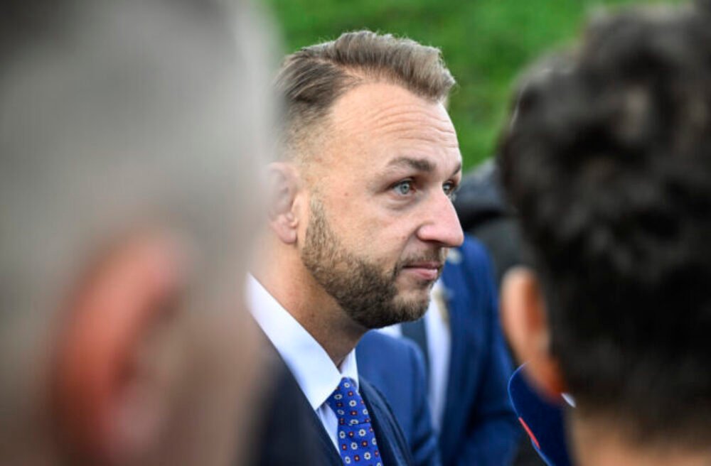 Polícia odmietla trestné oznámenie pre cestu Šutaja Eštoka na preteky F1, Zastavme korupciu podá sťažnosť