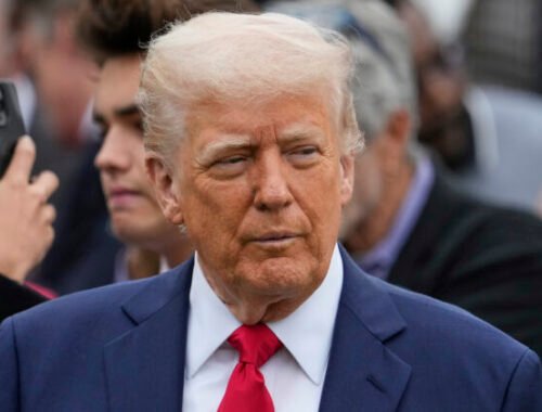 Clá sú dočasne zmrazené, dohody na obzore. Trump chce začať práve Britániou