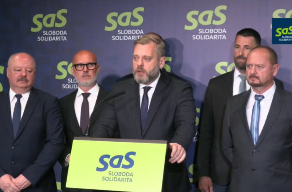 SaS zvažuje podať trestné oznámenie na premiéra Fica. Je odchovaný na boľševickom mlieku, tvrdí Krúpa – VIDEO