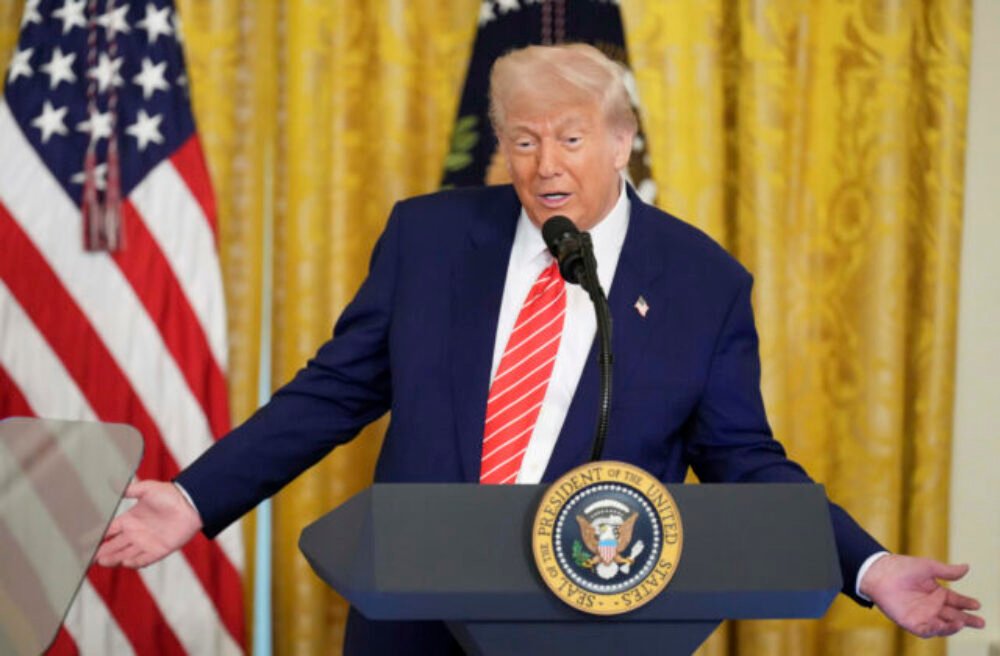 Americký prezident sa chce stretnúť s „fantastickou“ Ursulou von der Leyenovou