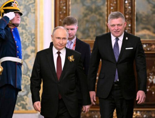 Fico svojou účasťou na oslavách v Moskve ohrozil bezpečnosť Slovenska, podľa KDH ide o politický symbol