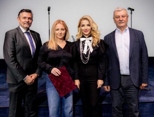 Flašíková si oficiálne prebrala menovací dekrét, Slanina novej šéfke STVR pogratuloval
