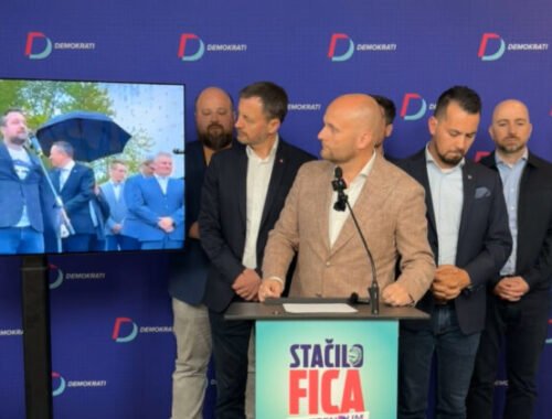 Demokrati odmietajú zaťahovanie strany do atentátu na Fica, podľa nich ide o prekrývanie skutočných problémov – VIDEO, FOTO