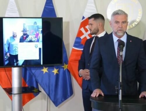 Smer-SD spája nenávisť k Ficovi so stranou Demokrati, Gašpar poukázal na video z protestu – VIDEO
