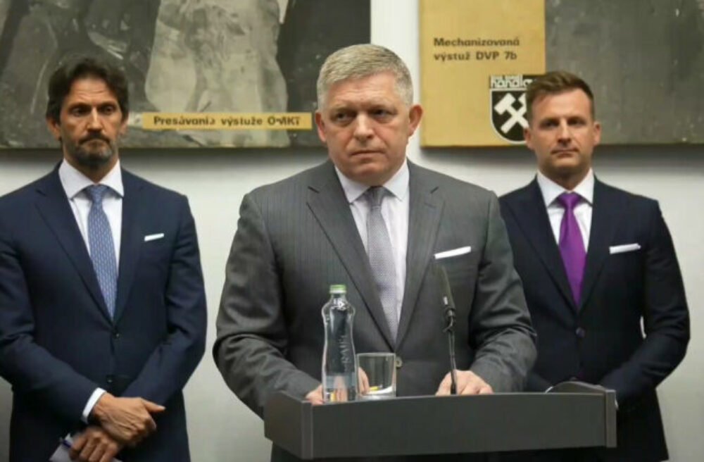 Bezpečnostné zložky potvrdili možnosť ďalšieho útoku na ústavného činiteľa, podľa Fica sme milimeter od tragédie – VIDEO