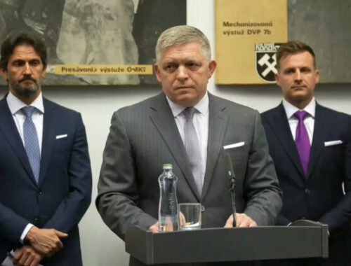 Bezpečnostné zložky potvrdili možnosť ďalšieho útoku na ústavného činiteľa, podľa Fica sme milimeter od tragédie – VIDEO