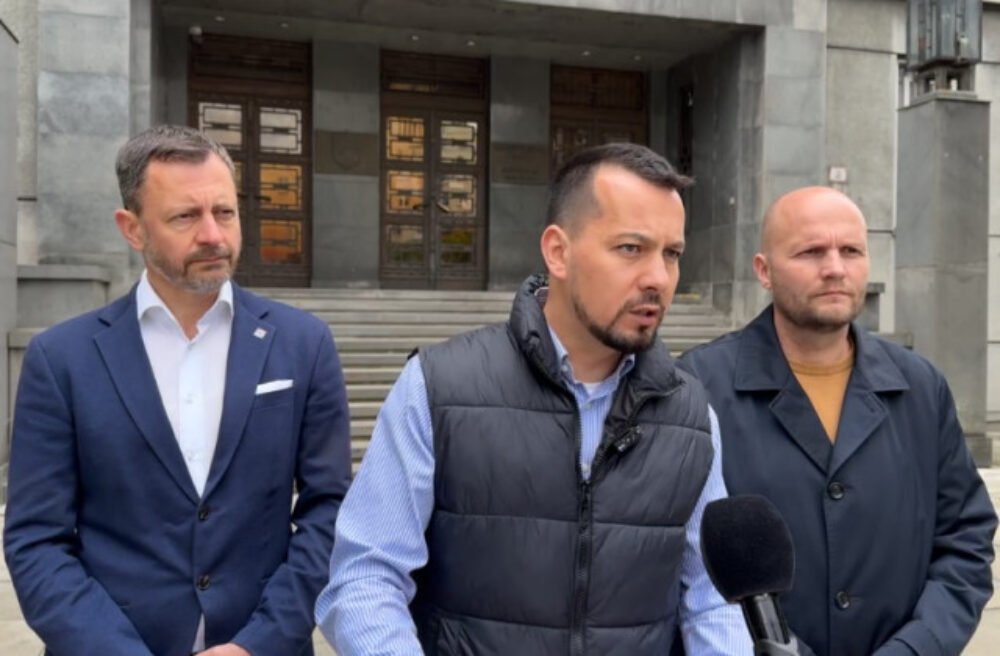 Laťákovi obvinenie nedoručili. Polícia je pod vedením Šutaja Eštoka zneužívaná na politický boj, tvrdí Šeliga – VIDEO