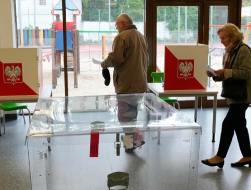 Poľsko si volí prezidenta, výsledky rozhodnú o budúcnosti vlády aj vzťahu s USA a Úniou