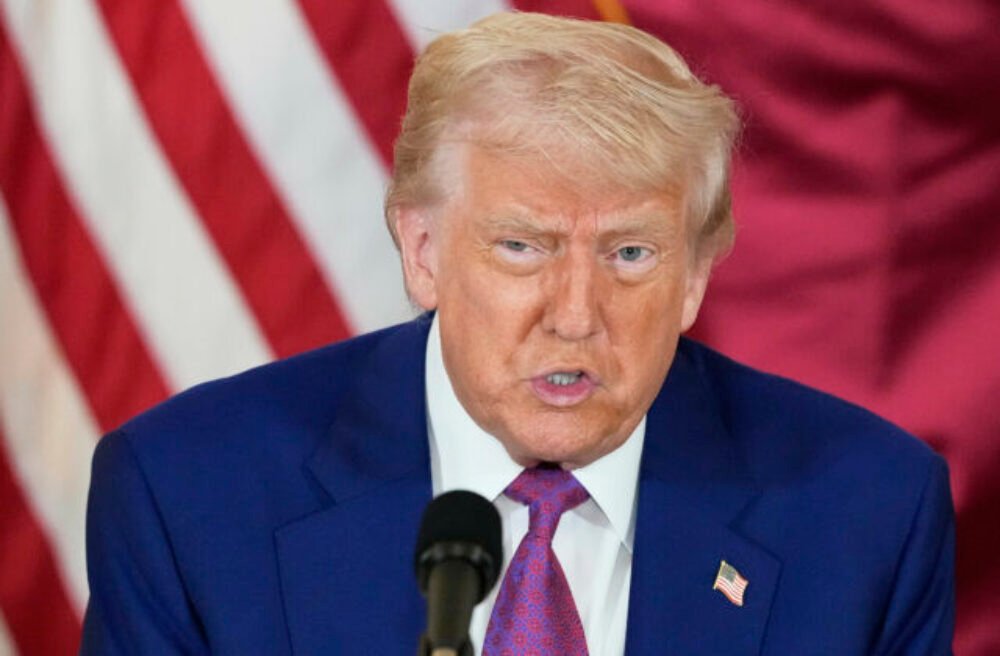 Trump obhajuje svoj zákaz pre zahraničných študentov na Harvard, univerzitu kritizuje za utajovanie