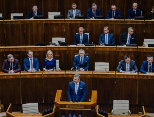 Opozícia po prejave prezidenta Pellegriniho: Kritizoval ako náš človek, no mlčal o korupcii, útokoch na demokraciu aj médiá – VIDEO