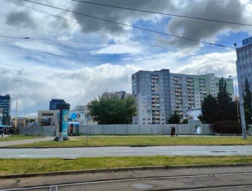 Na Námestí osloboditeľov sa má stavať, občania sú proti a spísali petíciu