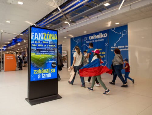 oc tehelko zabáva počas EURO U21 2025 vo vlastnej fanzóne
