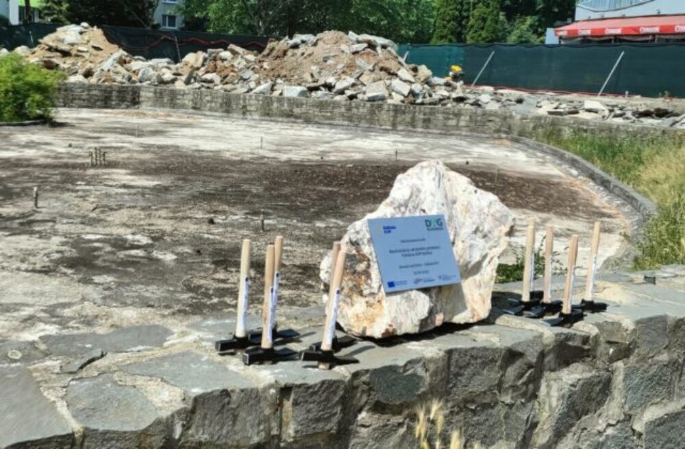 Na Sídlisku KVP obnovujú fontánu aj priľahlé námestie, ide o najväčší projekt v histórii mestskej časti – FOTO