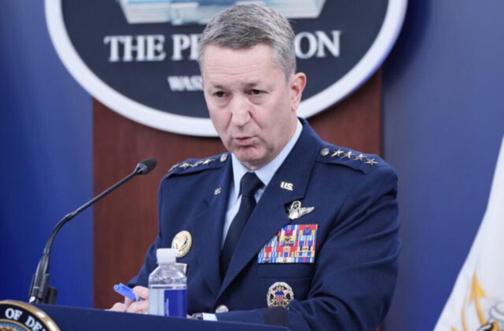 Americké útoky na Irán jeho jadrový program zbrzdili len o niekoľko mesiacov, tvrdia médiá