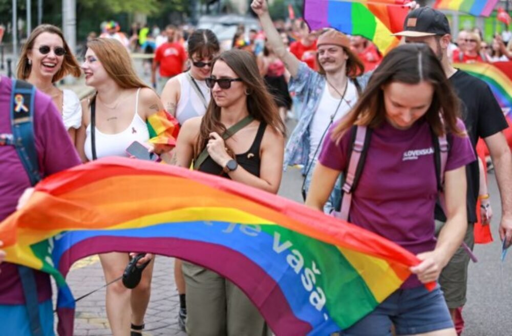 Bratislava sa opäť zahalí do farieb vďaka Dúhovému PRIDU, polícia upozorňuje na dopravné obmedzenia – FOTO