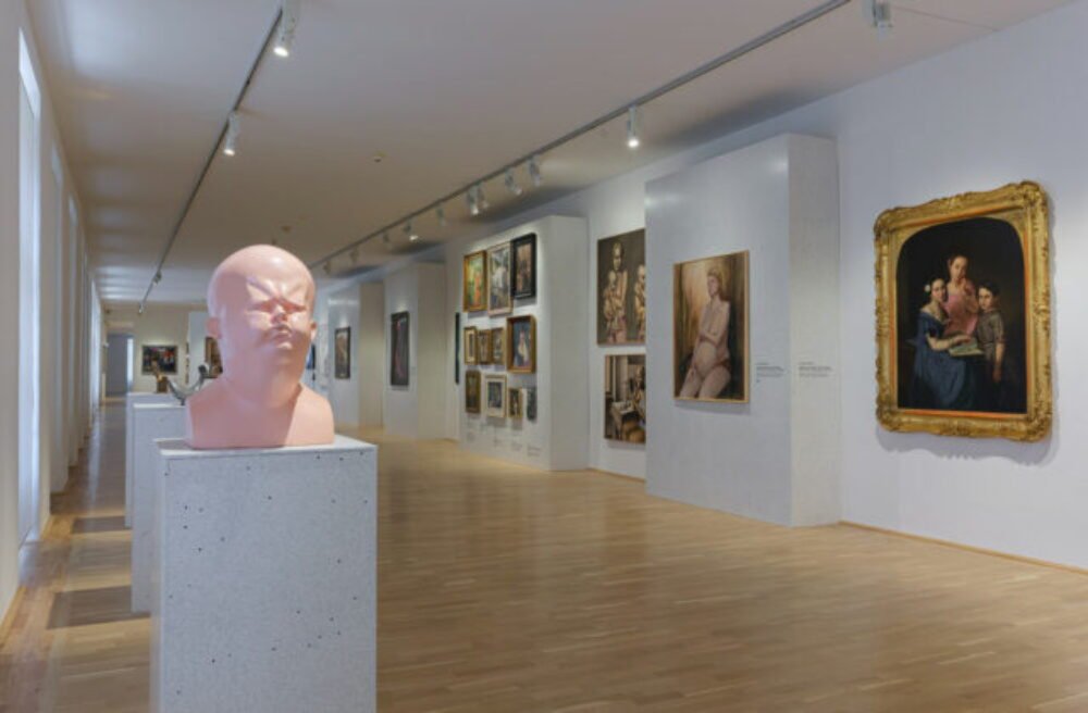 51419_vsg_ryon-79-640x420.jpg Výstavne konzervatívna, obsahovo surrealistická. Nová stála expozícia Východoslovenskej galérie provokuje i dojíma