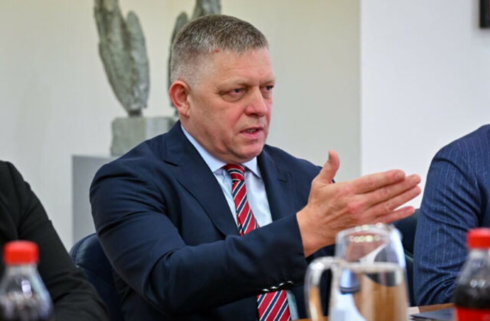 Fico má stále najviac dôvery. Šimečka ho dobieha, Šutaj Eštok a Uhrík majú rovnaké čísla