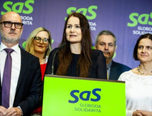 Minister vnútra Eštok chce obstarať poradenské služby za 40 miliónov eur, Holečková hovorí o zbytočných výdavkoch