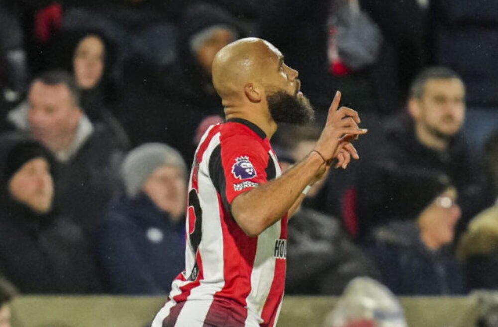 Manchester United sa dohodol na prestupe Bryana Mbeuma z Brentfordu za 65 miliónov libier