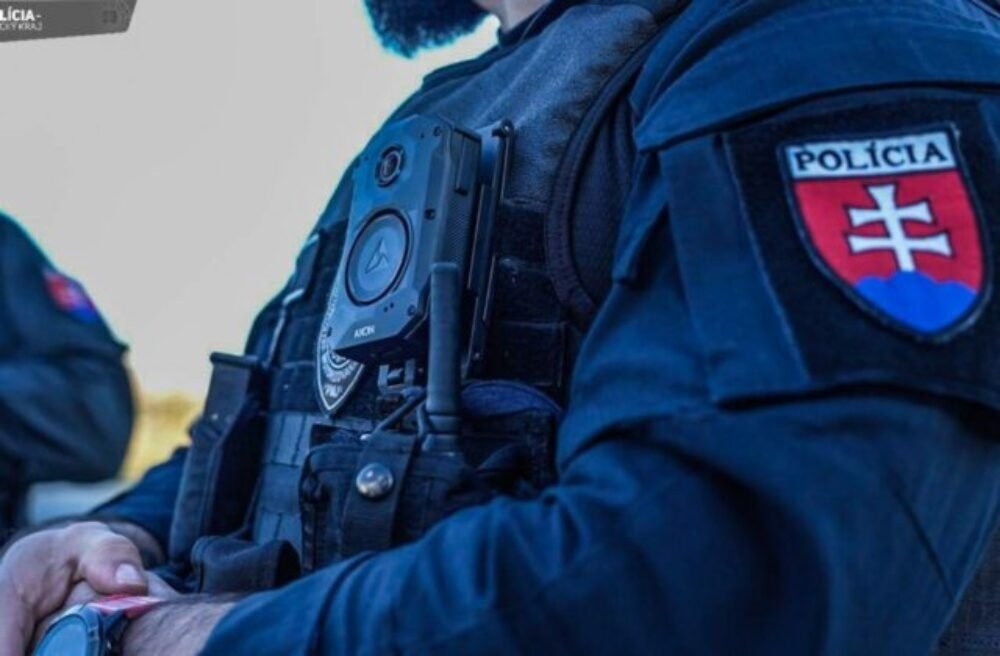 51556_policia-telove-kamery-640x420.jpg Telové kamery, nové autá aj výzbroj. Ministerstvo Šutaja Eštoka investovalo do polície milióny eur