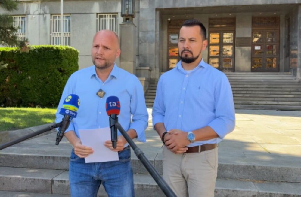 51666_demokrati.jpg Demokrati opäť žiadajú od Šutaja Eštoka informácie o výlete do Nemecka, porušenie zákona potvrdila aj generálna prokuratúra – VIDEO