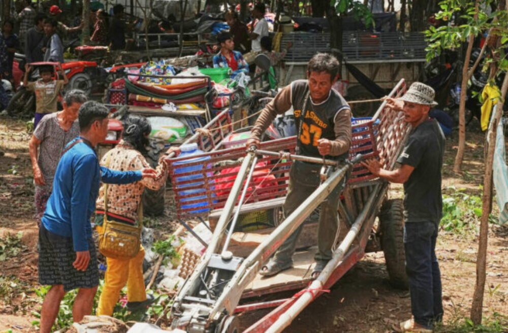 Boje na thajsko-kambodžských hraniciach z domovov vyhnali viac ako 100-tisíc ľudí
