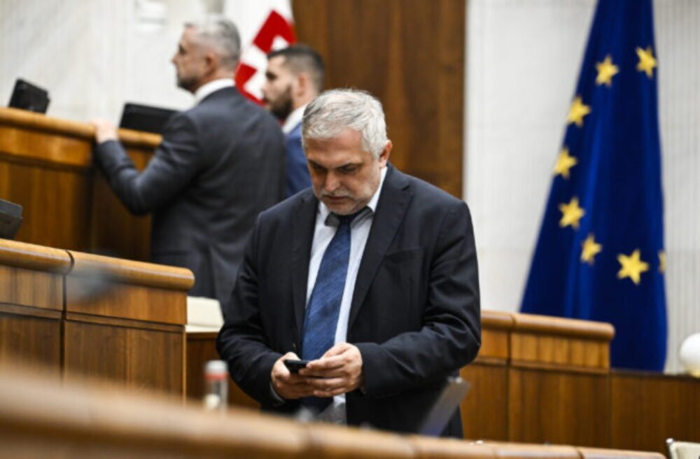 Národný mediálny úrad by mal podľa Romana Michelka riešiť aj problematiku sociálnych sietí