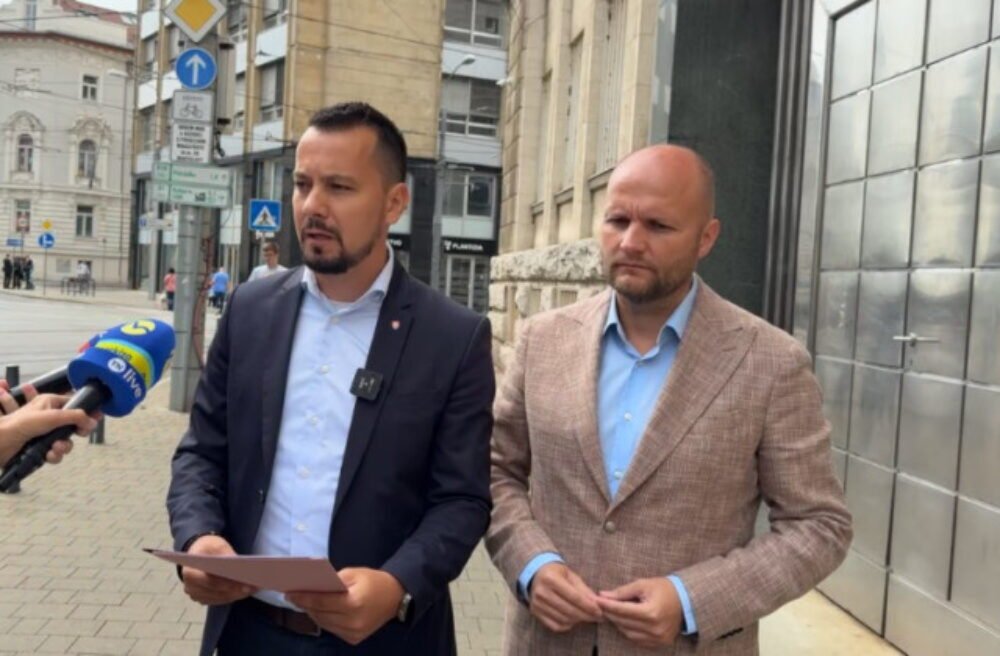 Demokrati podali podnet pre podozrenie z volebného podvodu, Šutaj Eštok sa podľa Šeligu priznal k porušeniu zákona – VIDEO