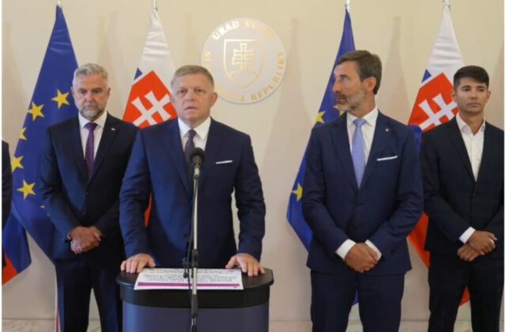 51974_titulka-fico-640x420.jpg Fico si chce predvolať britského veľvyslanca. Veľmoc si mala platiť novinárov aj aktivistov, aby škodili Smeru – VIDEO