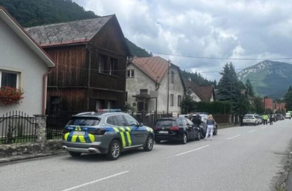 Polícia zasahuje v okrese Ružomberok, muž údajne napadol kňaza elektrickým káblom