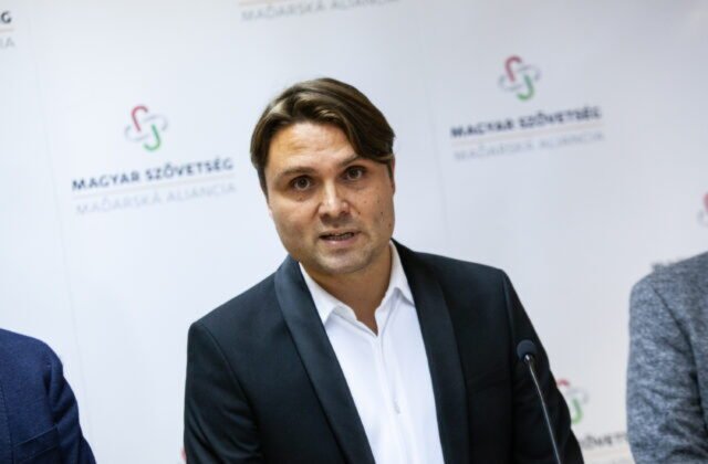 K opozičn&yacute;m protestom sa prip&aacute;ja už aj Maďarsk&aacute; aliancia, rečniť bude jej predseda L&aacute;szl&oacute; Gub&iacute;k