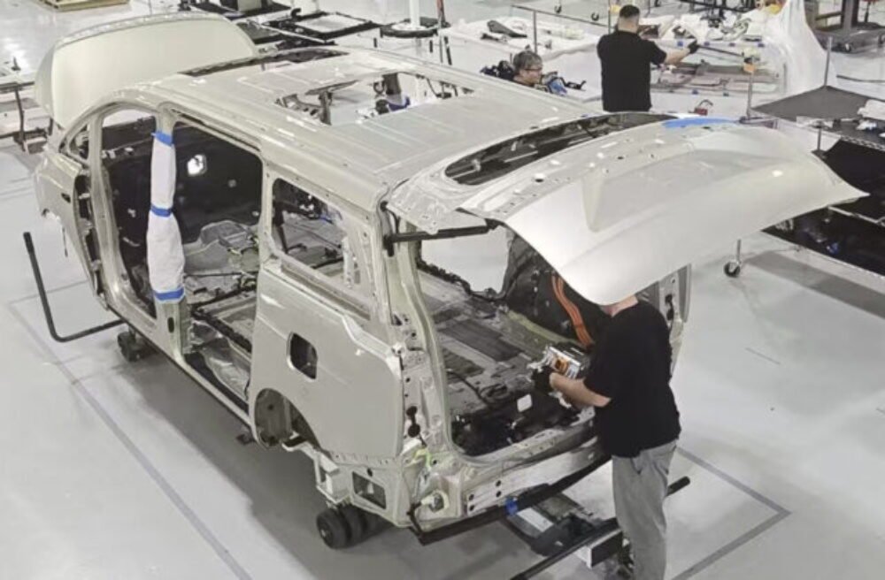 Americký spracovateľský priemysel sa už piaty mesiac v rade zmenšil