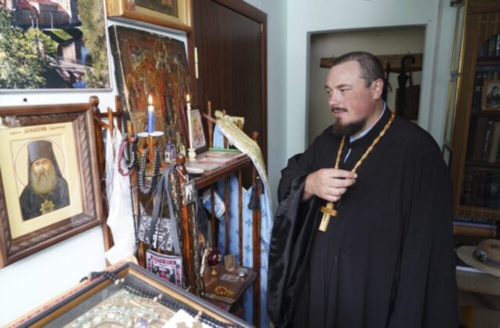 52353_russia_dissident_priests_09207-640x420.jpg Rozpadá sa ruská pravoslávna cirkev? Od Moskvy chce svojich veriacich odviesť kazašsky pravoslávny
