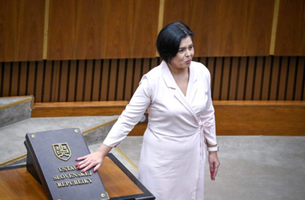 Do parlamentu musela prísť záchranka, opozičnú poslankyňu previezli do nemocnice