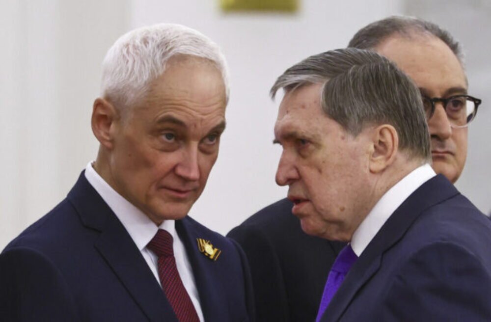 53811_russia_victory_day_02036-640x420.jpg Putin so sebou na Aljašku berie aj ministrov zahraničia, obrany a financií
