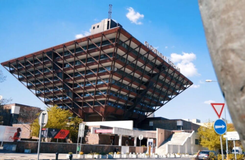 Verejnoprávny telerozhlas si oficiálne zaregistroval nové logá